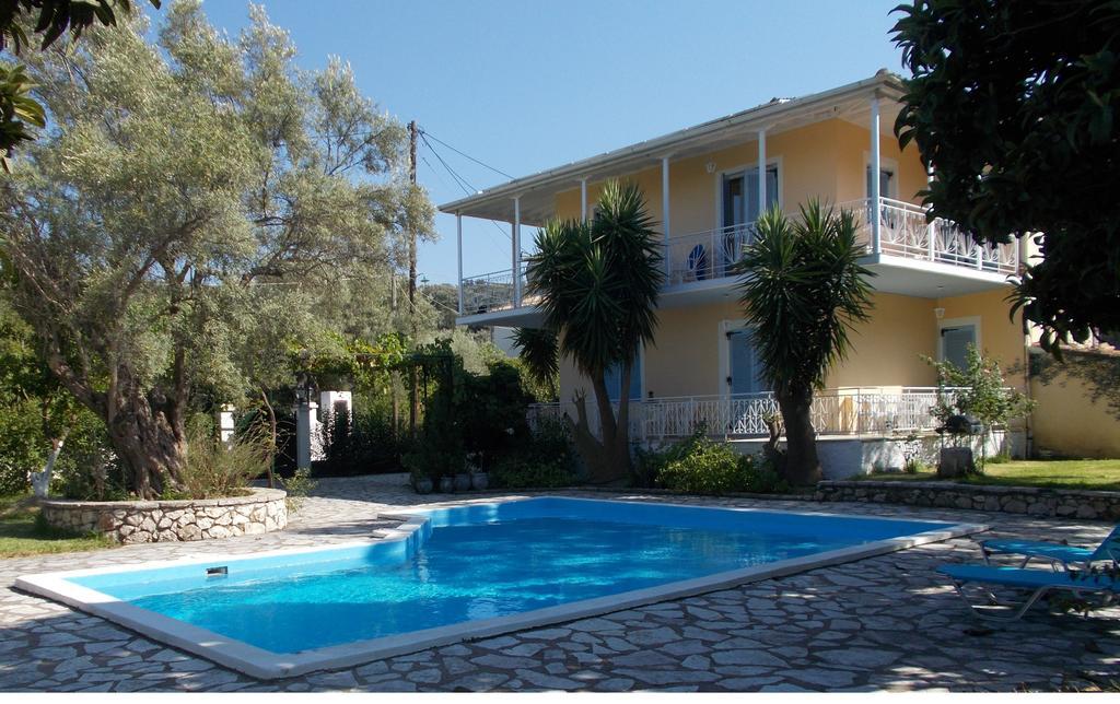 Iris Villa Apolpaina Exterior photo